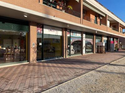 Locale commerciale in vendita