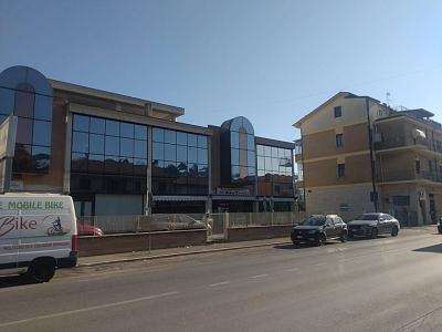 Locale commerciale in vendita