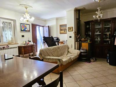 Appartamento con ingresso...