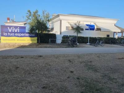 Appartamento con ingresso...