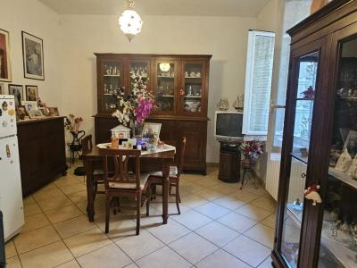 Appartamento con ingresso...